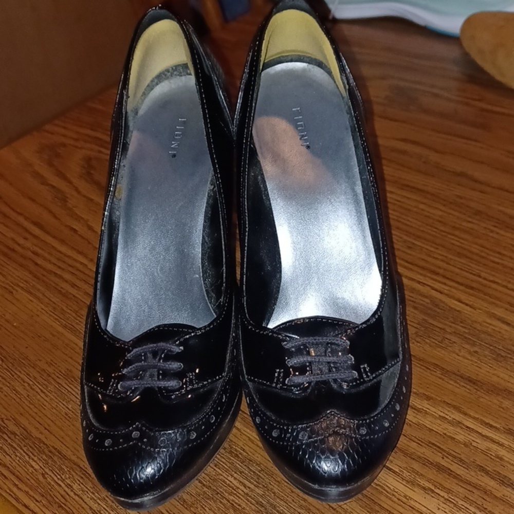 Fioni black high heels, 4" high, EUC
